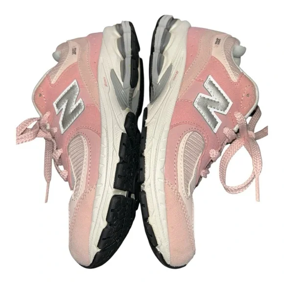 New Balance Pink and White Sneakers size 3 girls - Picture 4 of 10
